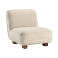 Minimalistische fauteuil met houten poten